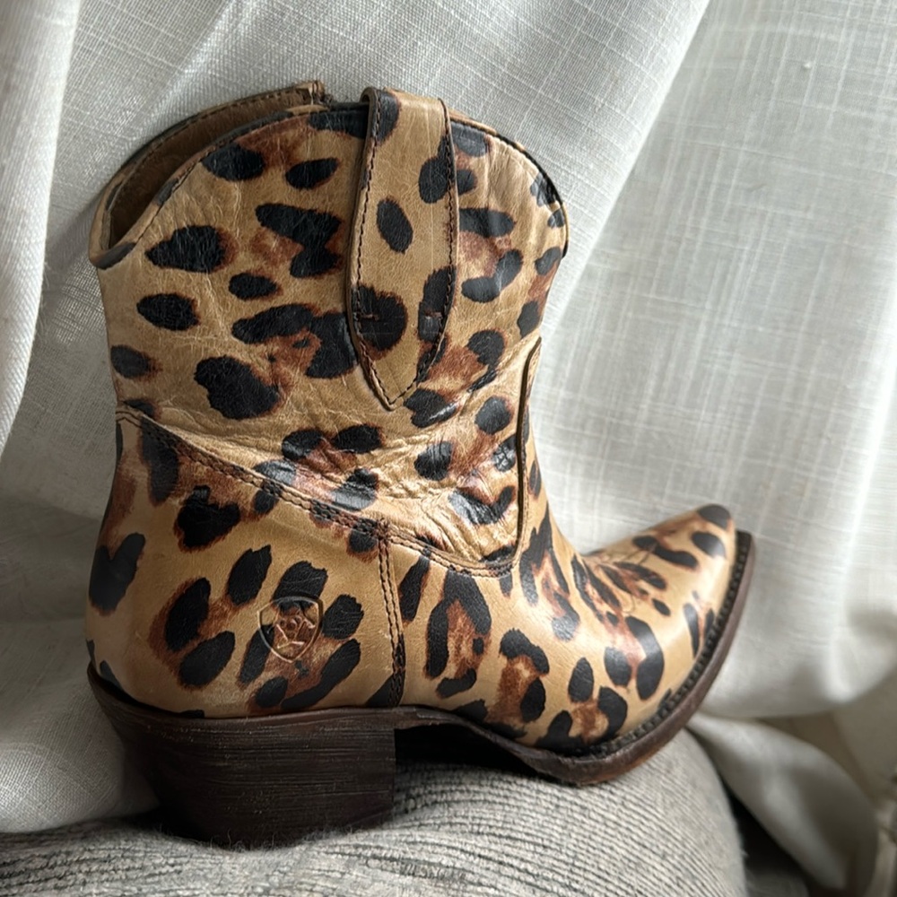 ARIAT Women’s Circuit Cruz Ankle Boots